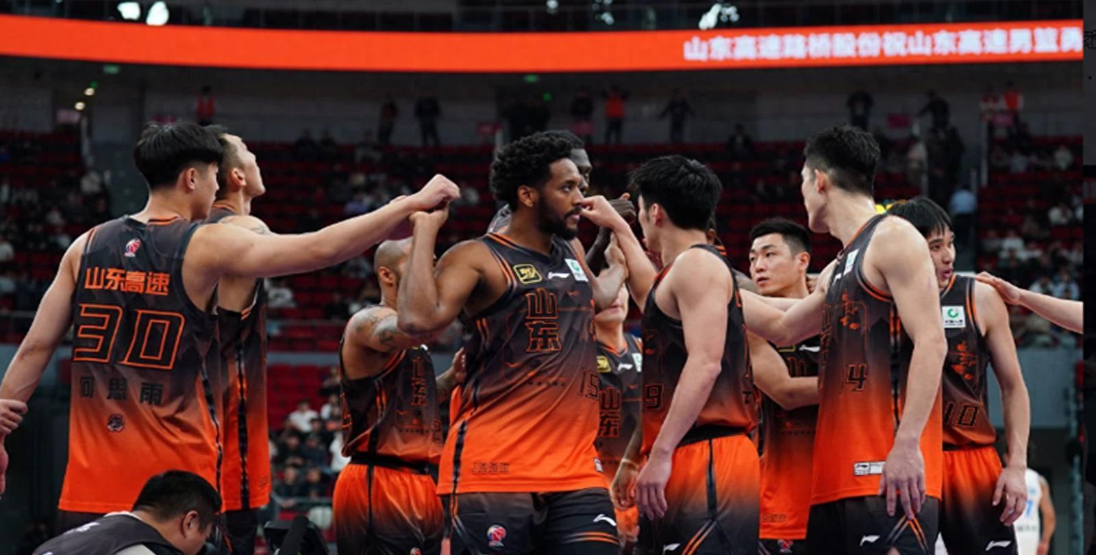 欧宝娱乐关于山东男篮发布备战花絮，今晚外线爆发，NBA季后赛任务艰巨，赛程密集仍需轮换的信息