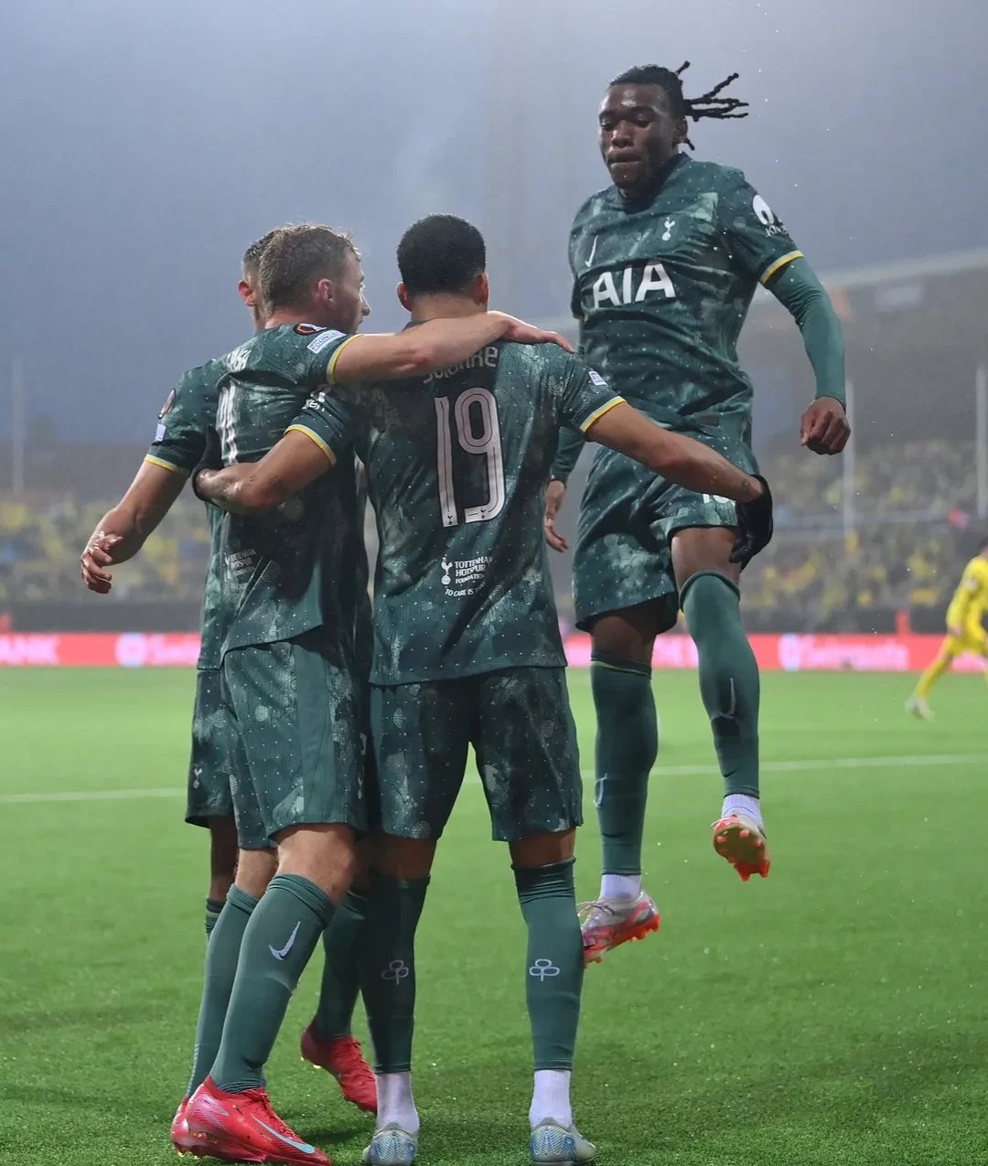 欧宝体育包含曼城训练开放日，国际比赛日门线救险引欢呼，欧联在即，球队文化再被提及的词条